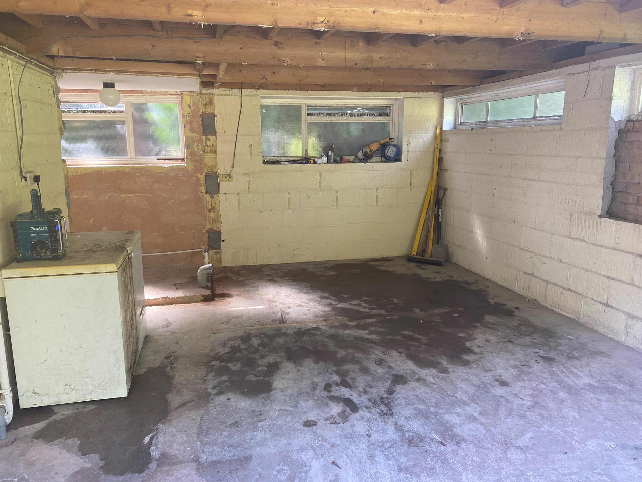 Original room before renovation